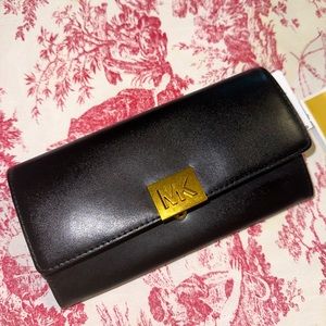 MICHAEL KORS MINDY CARRYALL LEATHER WALLET